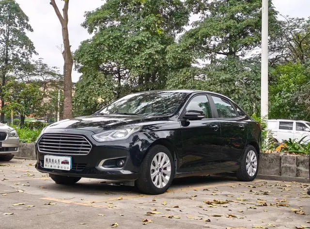 Forex 2015 1.5L automatic fashion model