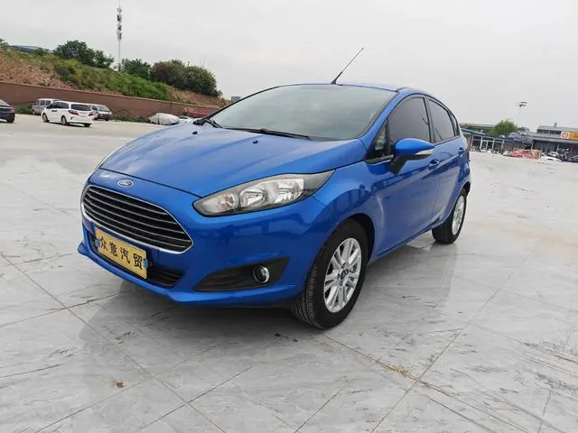 Carnival 2013 hatchback 1.5L automatic fashion model