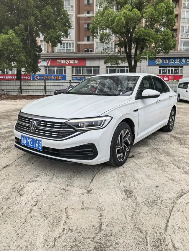 Sagitar 2023 200TSI DSG Flyover Edition