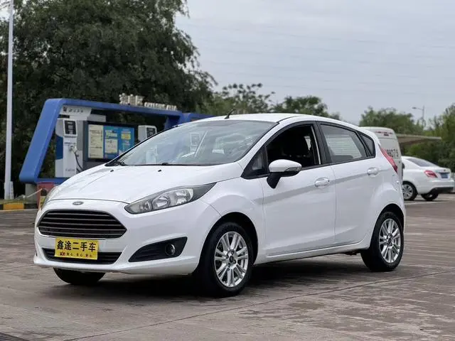 Carnival 2013 hatchback 1.5L automatic fashion model