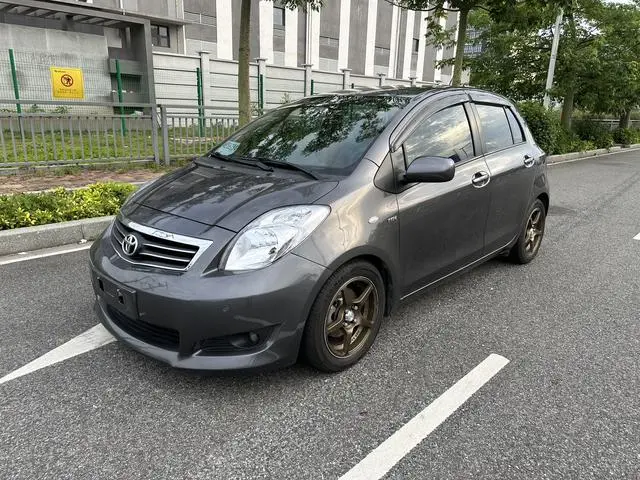 Yaris 2011 1.6E Automatic Charming Edition