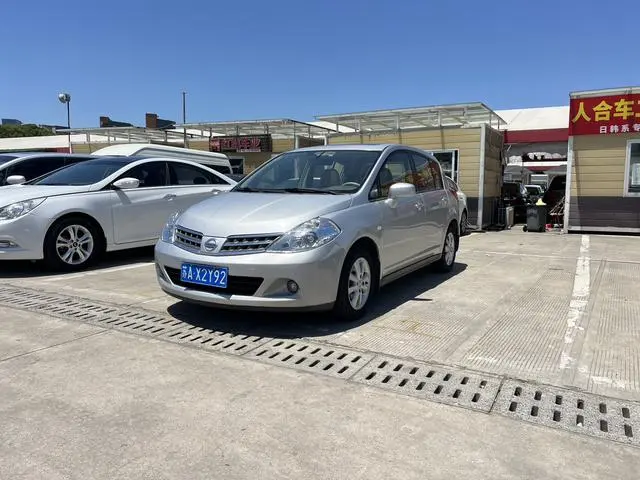 Tiida 2011 1.6L CVT luxury model