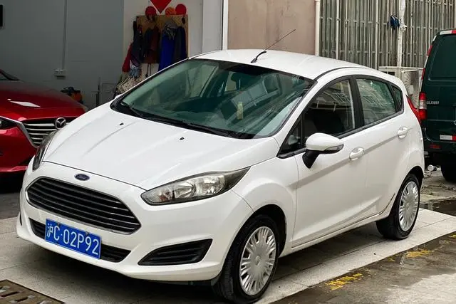 Carnival 2013 hatchback 1.5L manual style