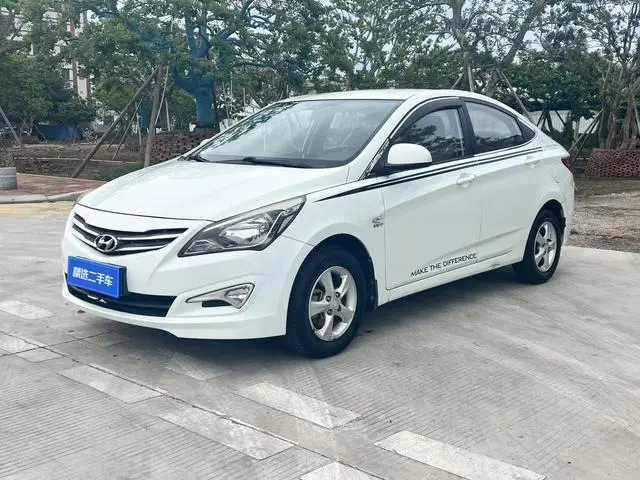 Reina 2014 1.4L manual smart GLS