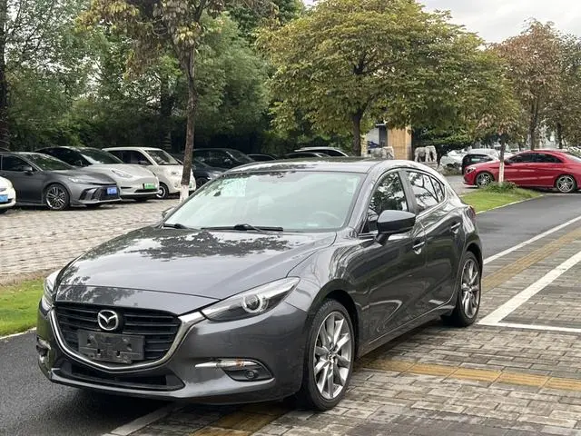 Mazda3 Angkesela 2017 hatchback 2.0L automatic sports model National V