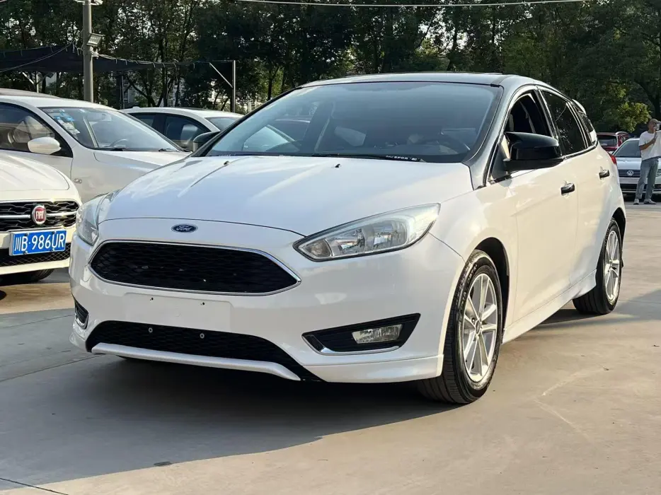 Focus 2015 hatchback 1.6L manual fashion model