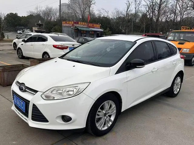 Focus 2012 hatchback 1.6L manual comfort type