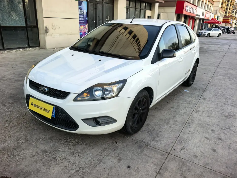Focus 2013 hatchback classic 1.8L manual basic model