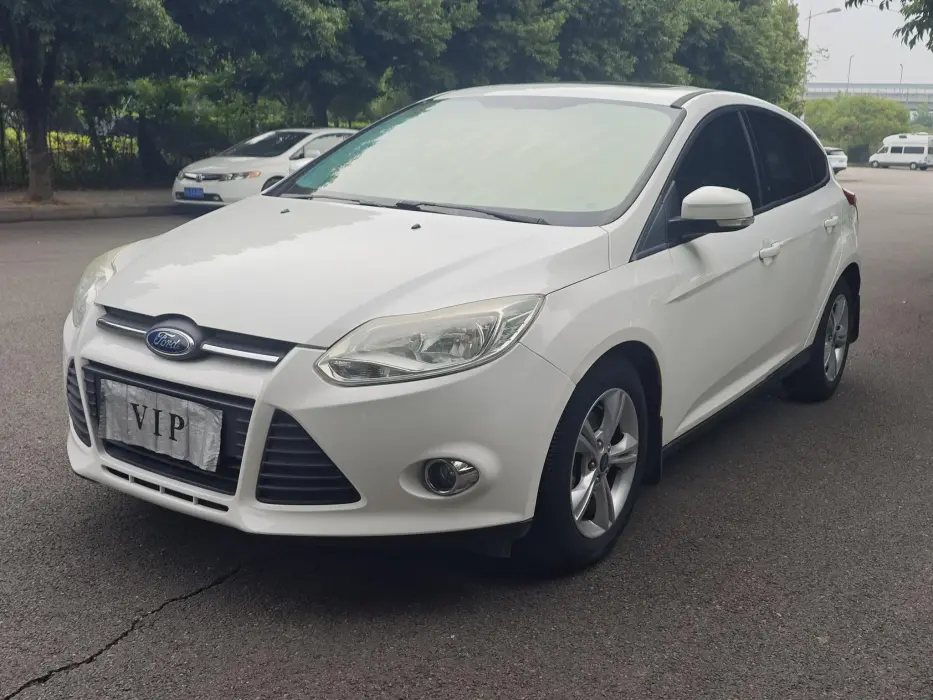 Focus 2012 hatchback 1.6L automatic fashion model