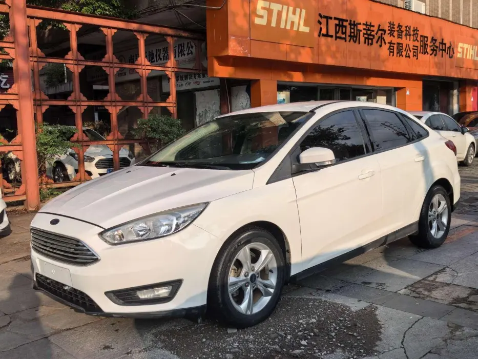 Focus 2015 sedan 1.6L automatic comfort type