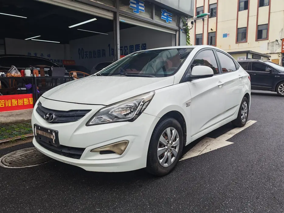 Reina 2014 1.4L manual smart GLS