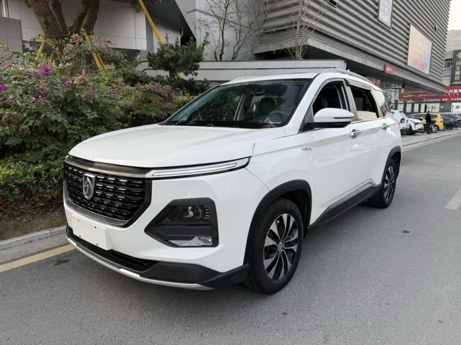 Baojun 530 2020 model 1.5T CVT premium interconnected type 7 seats