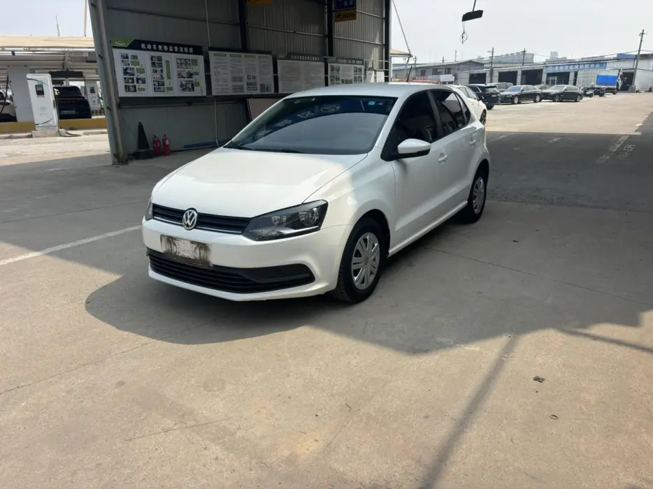 Polo 2016 1.4L automatic fashion model