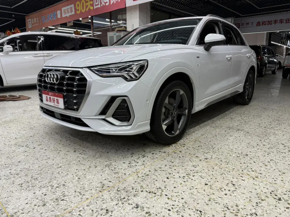 Audi Q3 2022 35 TFSI Fashionable and Dynamic