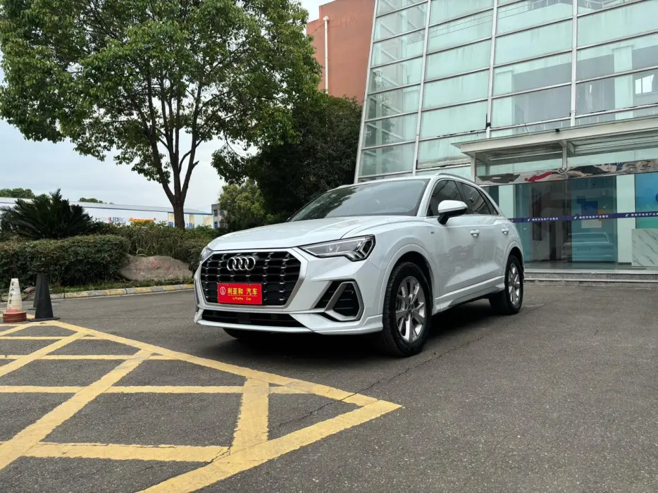 Audi Q3 2019 35 TFSI aggressive and dynamic