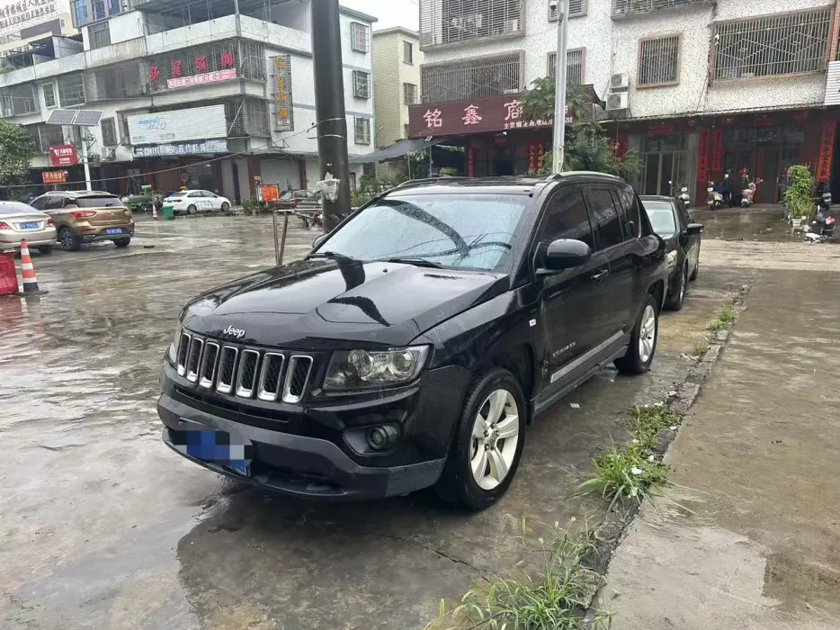 Compass (imported) 2015 2.0L two-wheel drive sports version