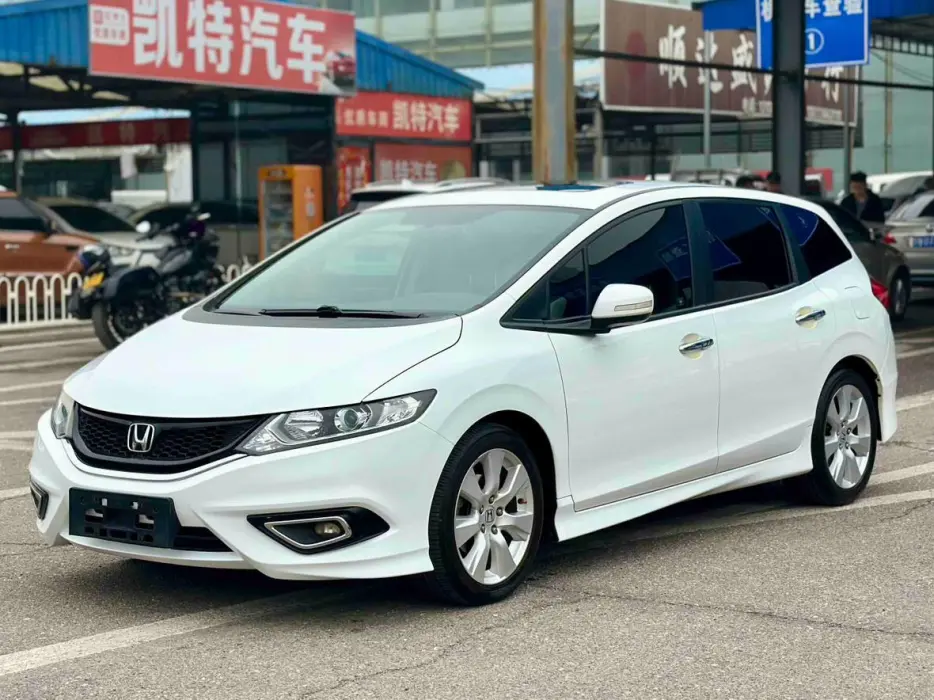 Jade 2014 1.8L CVT Luxury Exclusive Edition 5 seats