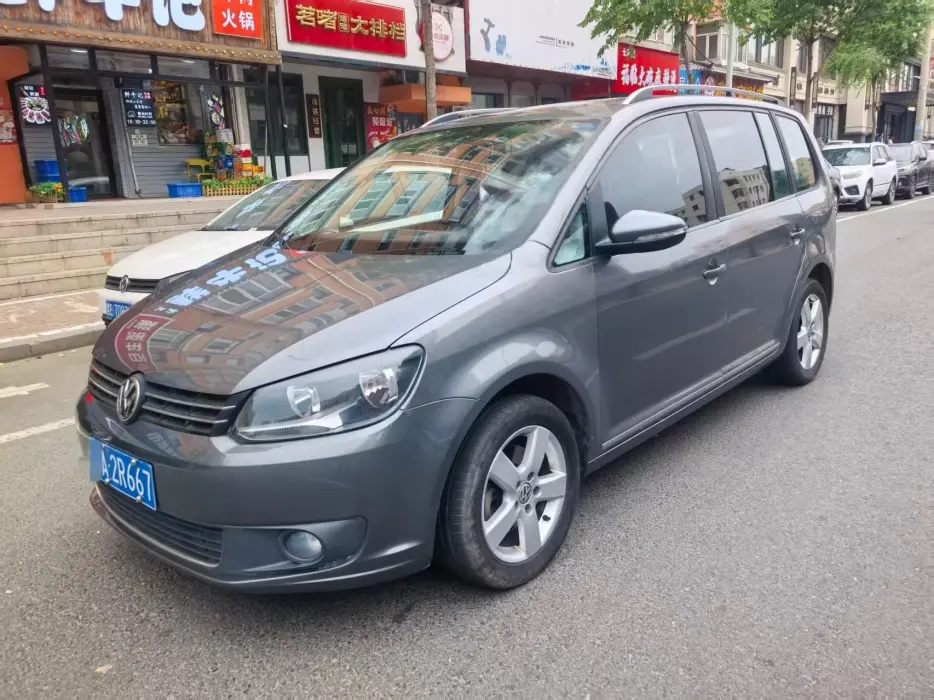 Touran 2013 1.4T automatic comfort version 5 seats