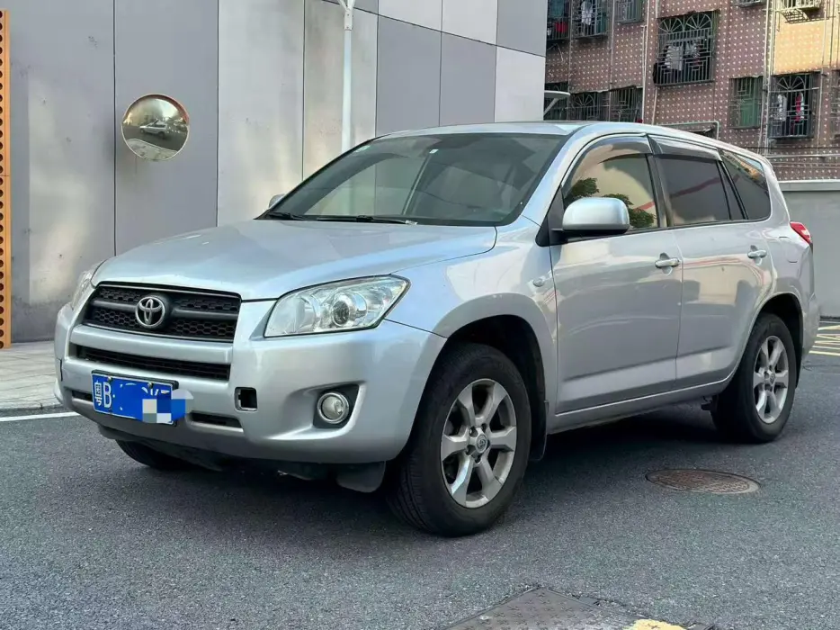 RAV4 Rongfang 2010 2.0L automatic luxury upgraded version