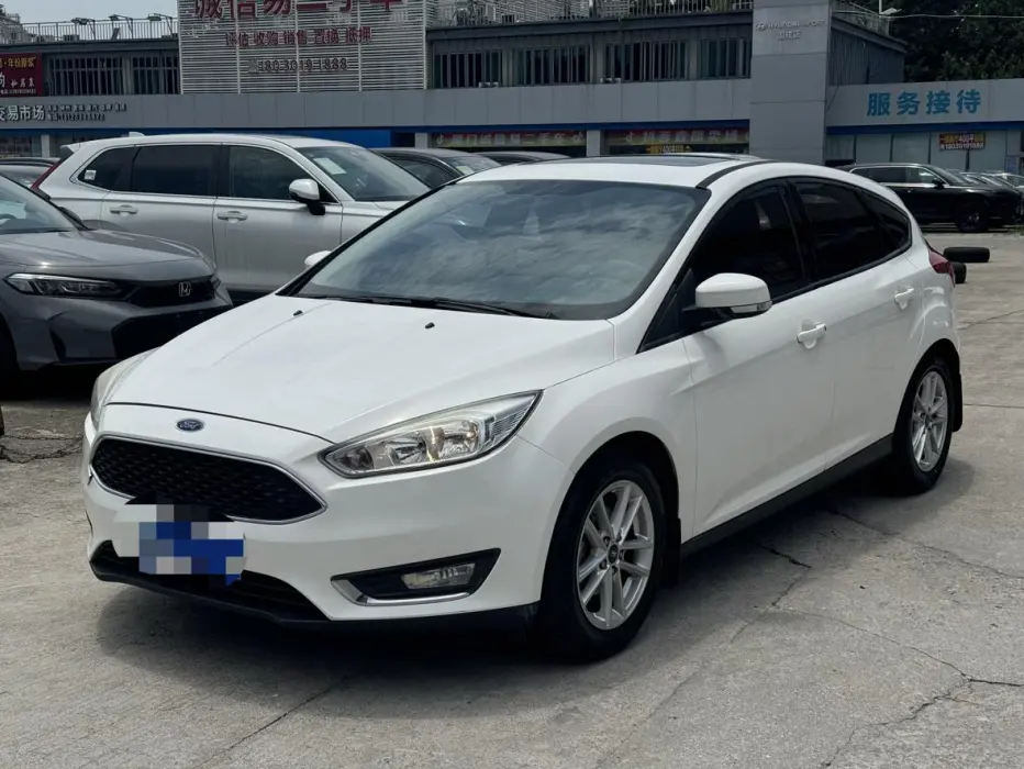 Focus 2015 hatchback 1.6L automatic fashion model