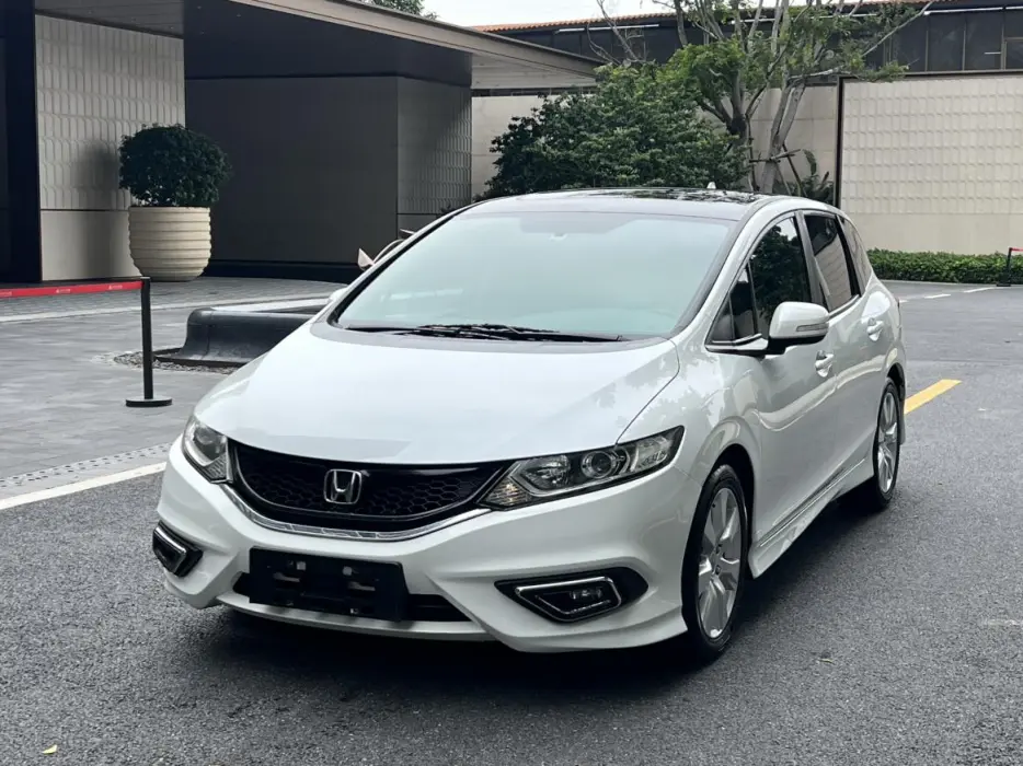 Jade 2016 1.8L automatic comfort version 5 seats