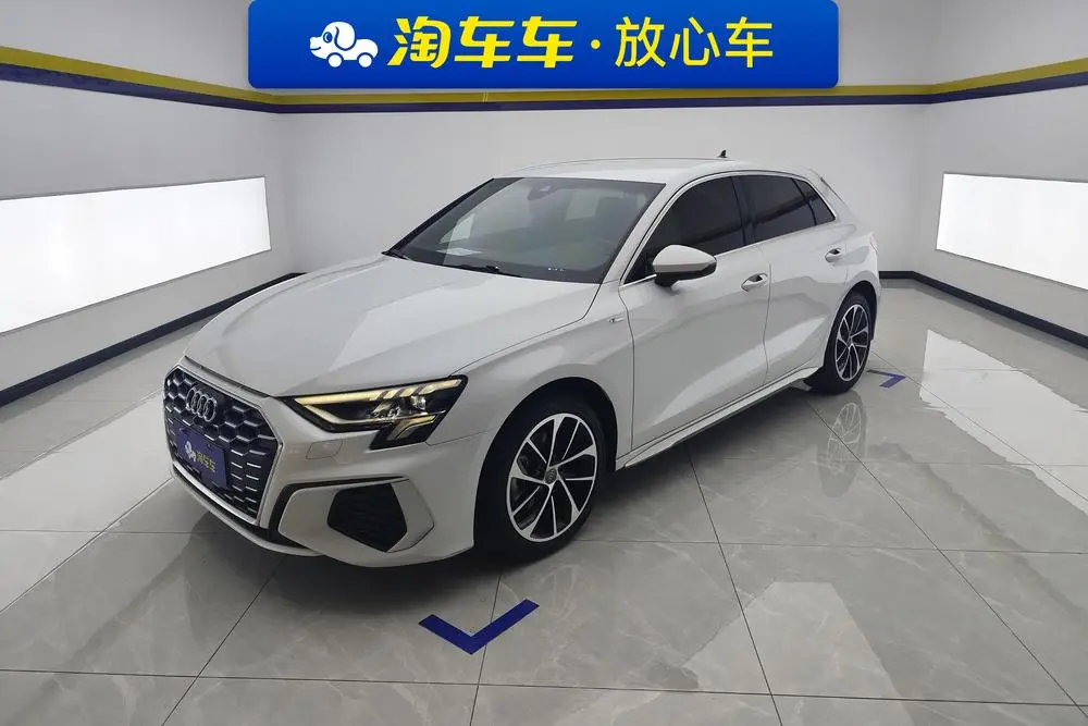 Audi A3 2022 Sportback 35 TFSI aggressive sports model
