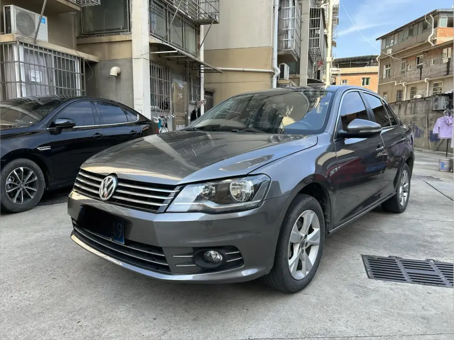 Bora 2015 Premium Edition 1.6L Automatic Comfort Type