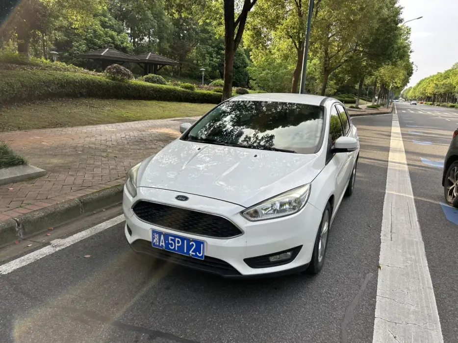 Focus 2017 hatchback 1.6L automatic comfort smart mobility version