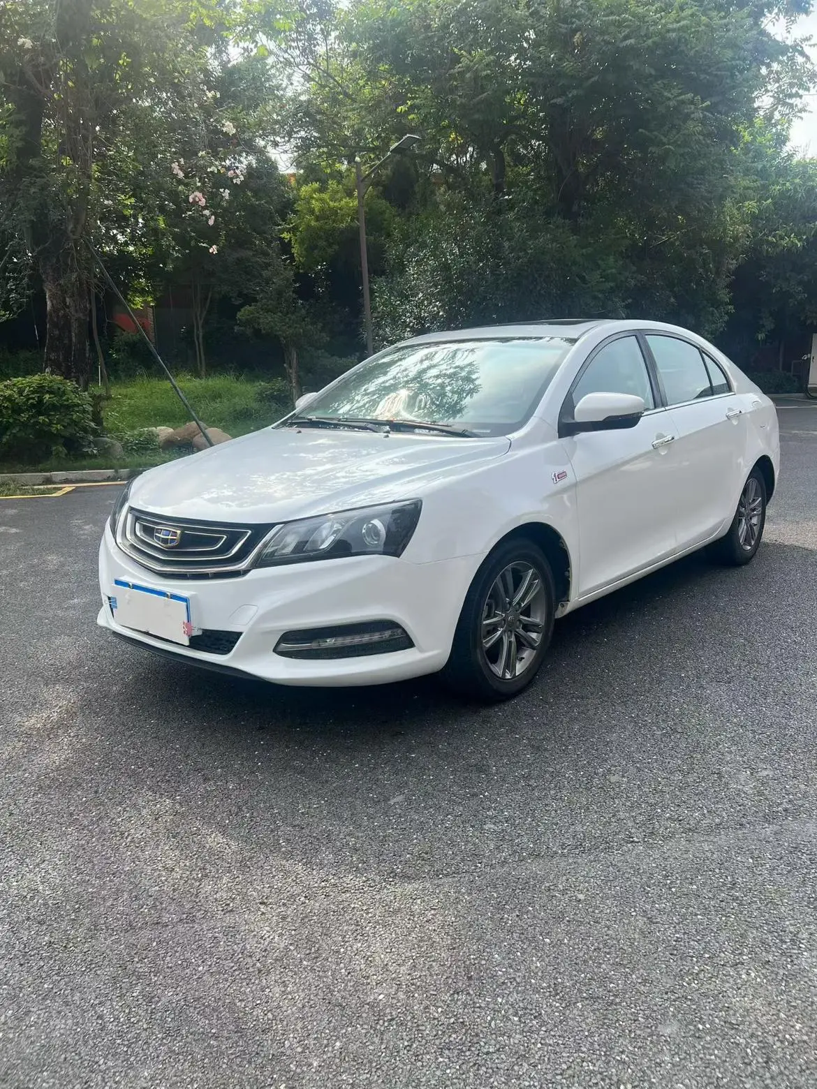 Emgrand 2016 sedan 1.5L CVT upward version
