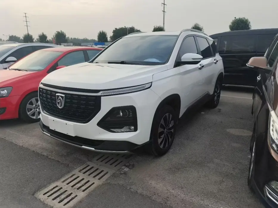 Baojun 530 2020 model 1.5T CVT premium interconnected type 6 seats
