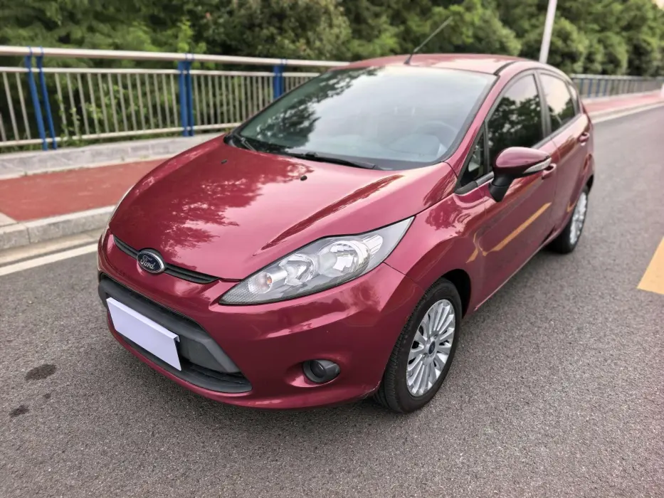 Carnival 2011 hatchback 1.5L automatic fashion model