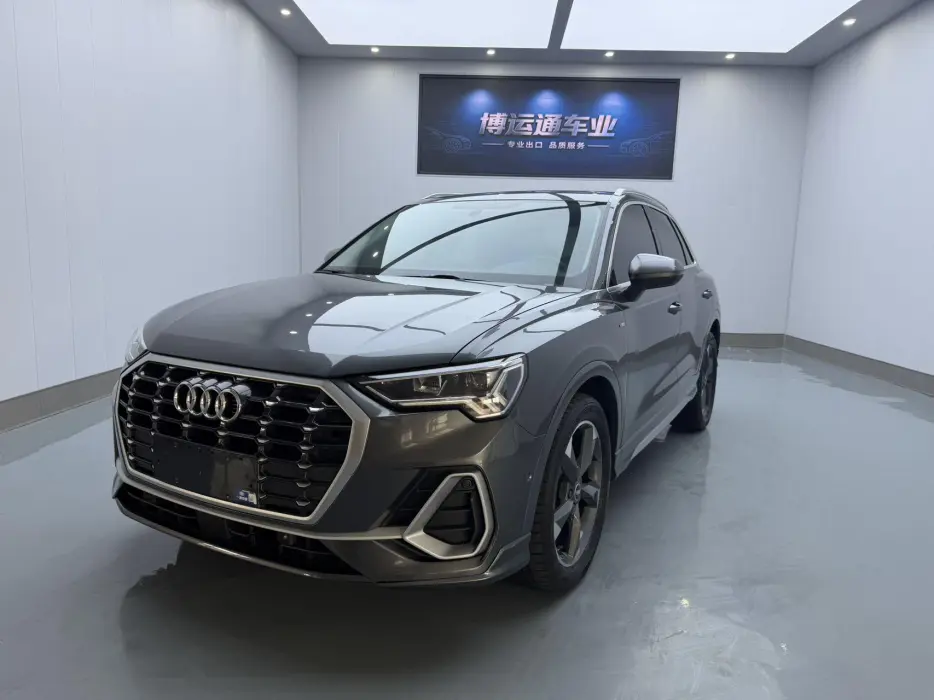 Audi Q3 2022 35 TFSI aggressive and dynamic