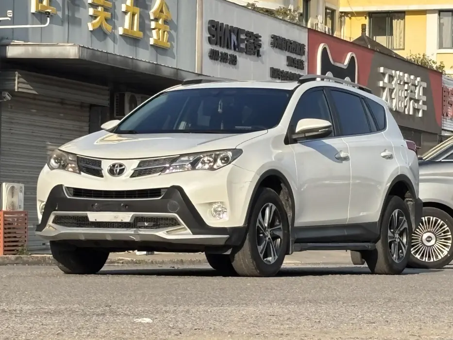 RAV4 Rongfang 2015 2.0L CVT two-wheel drive fashion version