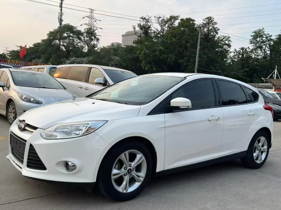 Focus 2012 hatchback 1.6L automatic fashion model