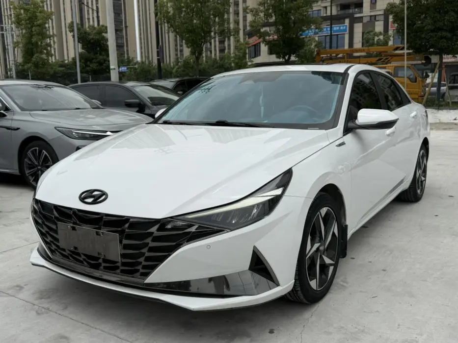 Elantra 2021 1.5L CVT LUX Premium Edition