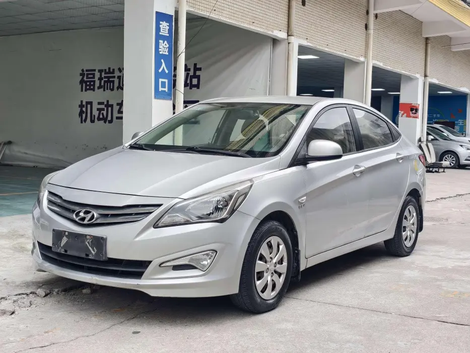Reina 2014 1.4L manual smart GLS