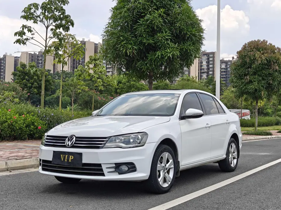 Bora 2015 Premium Edition 1.6L Automatic Comfort Type