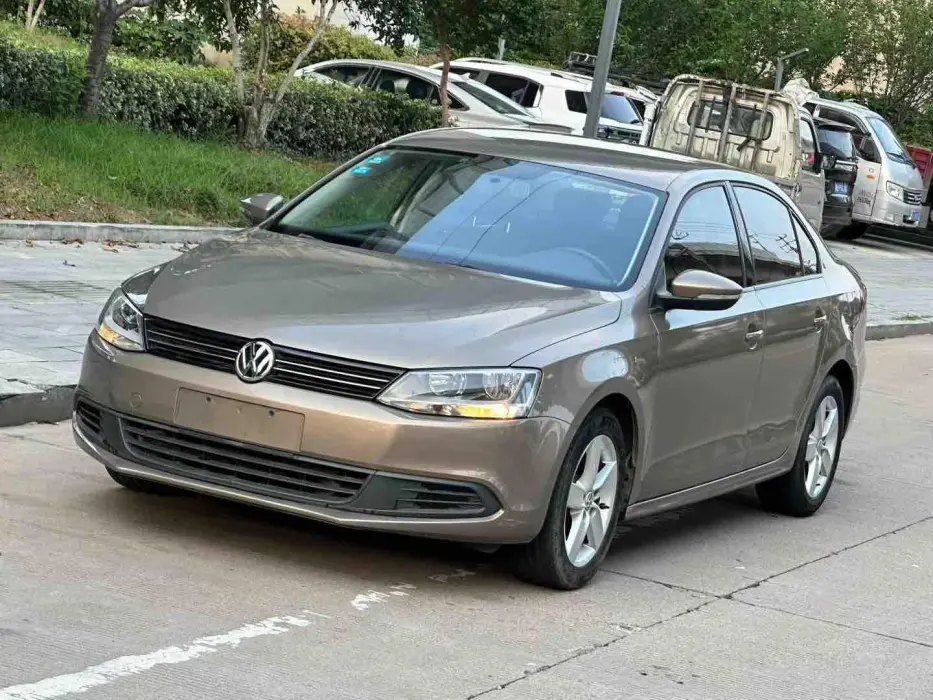 Sagitar 2012 1.6L automatic fashion model
