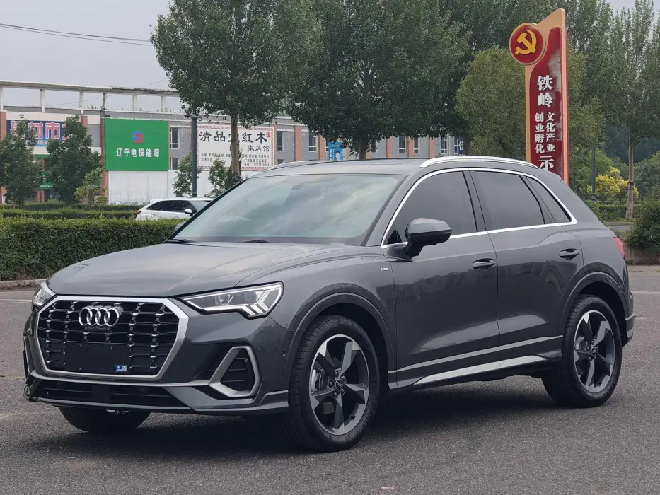Audi Q3 2022 35 TFSI Fashionable and Dynamic