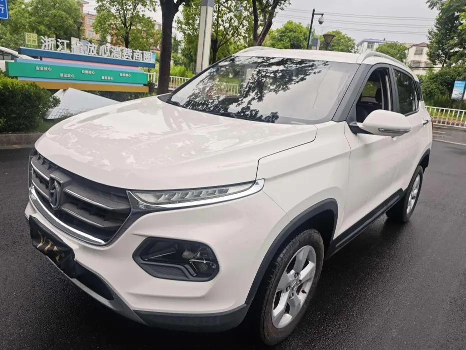 Baojun 510 2017 1.5L manual fashion model