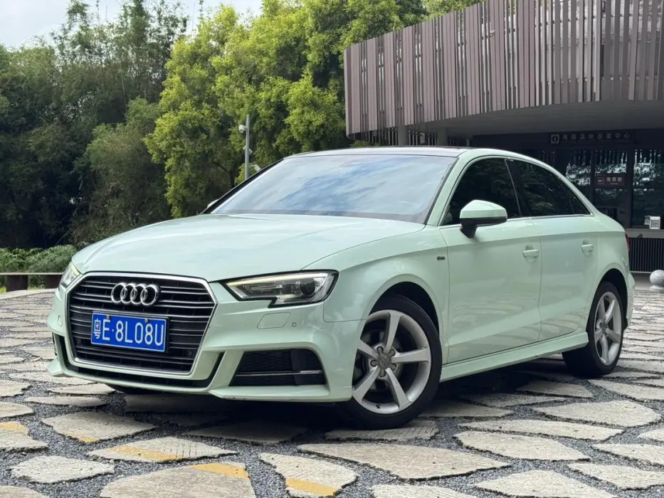 Audi A3 2018 30th Anniversary Limousine 35 TFSI Fashion
