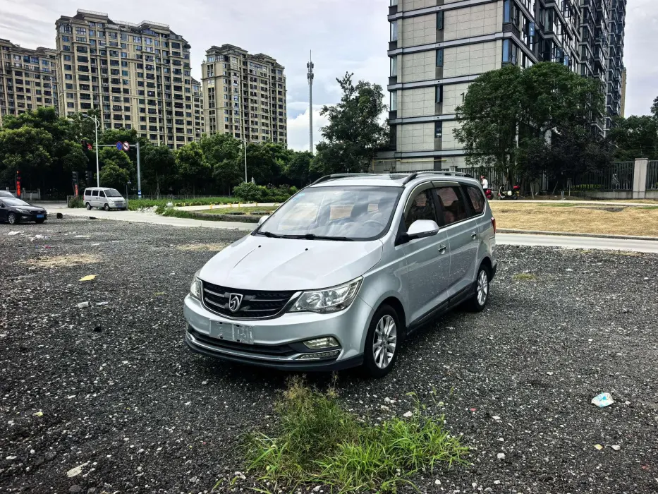 Baojun 730 2016 1.5L manual luxury model 7 seats