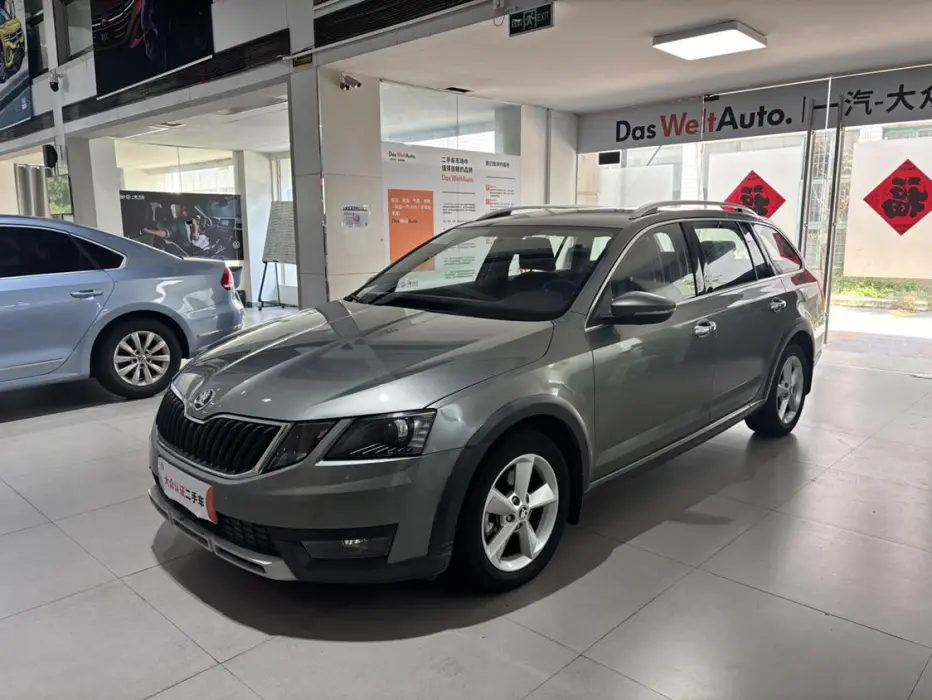 Octavia 2018 station wagon TSI230 DSG comfort version