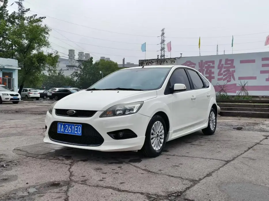 Focus 2013 hatchback classic 1.8L automatic fashion model