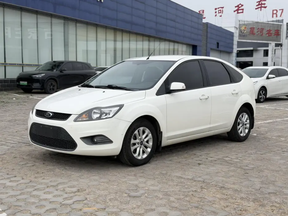 Focus 2013 hatchback classic 1.8L automatic basic model