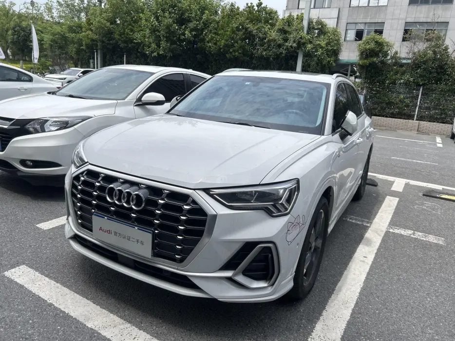 Audi Q3 2022 35 TFSI Fashionable and Dynamic