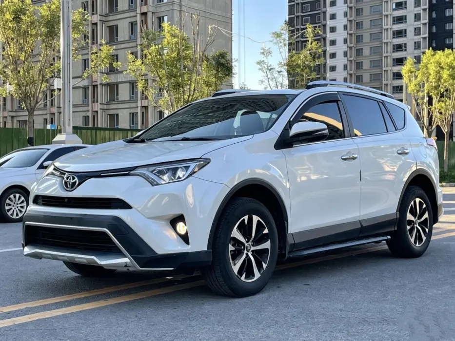 RAV4 Rongfang 2018 2.0L CVT two-wheel drive fashion X version