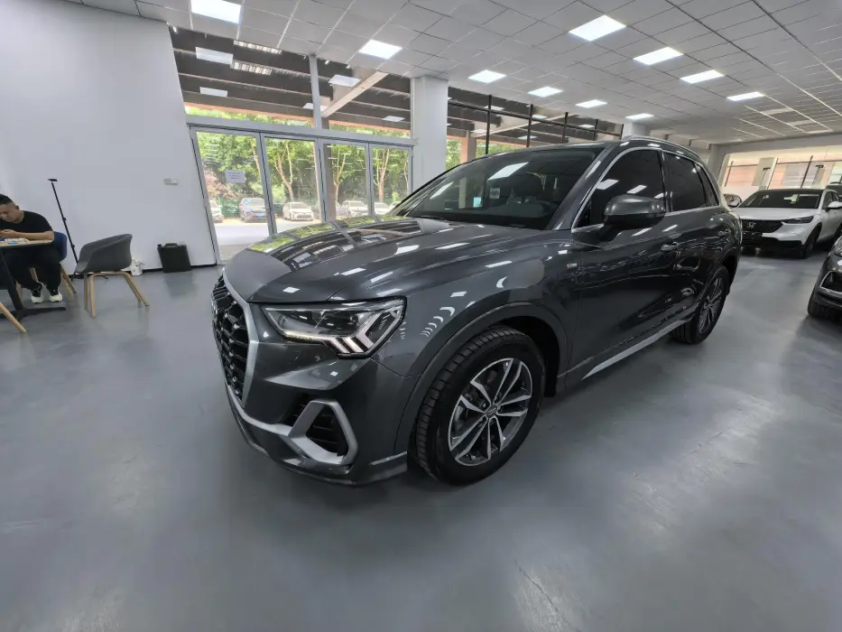 Audi Q3 2022 35 TFSI aggressive and dynamic
