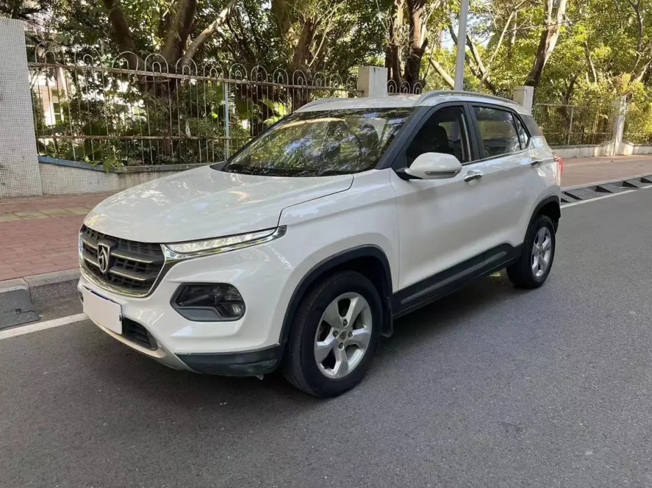 Baojun 510 2017 1.5L manual fashion model