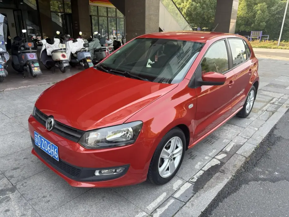 Polo 2011 1.6L automatic stylish version